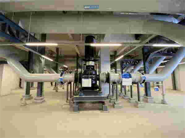 为什么闭式冷却塔能节约大量的水？(冷却塔机组的工作原理图)