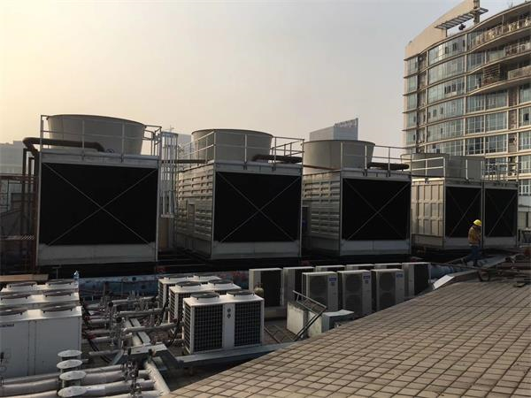 冷却塔在中央空调设备中的作用？(冷却塔机组的工作原