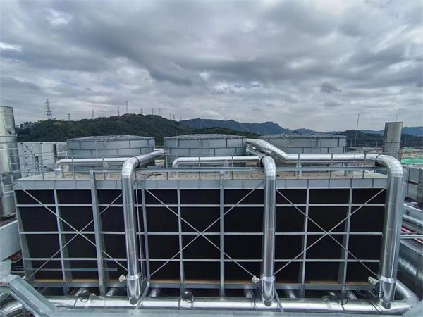 选用逆流式冷却塔应注意哪些问题？(丰南方形逆流式玻璃钢冷却塔厂家)